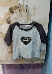 Stylish Graphic Print Crop Top