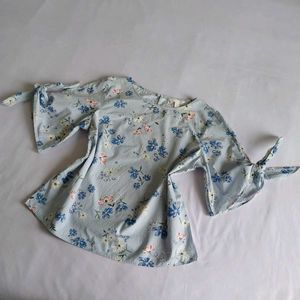 Chic H&amp;M   Striped Floral Bell Sleeve Tops 🌺