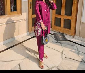 Elegant Magenta Kurta Set with Embroidery