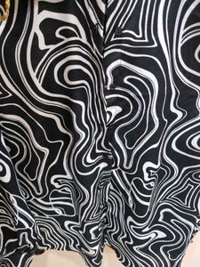 Chic Black &amp; White marble print Button-Do
