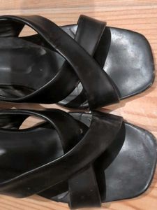 Chic Black Cross-Strap Heels