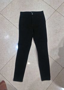 Classic Black High-Waisted Jeans