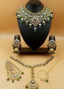 Exquisite Kundan & Emerald Bridal Jewelry Set