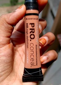PRO.conceal HD Concealer + 2 Essential Makeup Brus