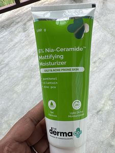 The Derma Co 5% Nia-Ceramide Mattifying Moisturize