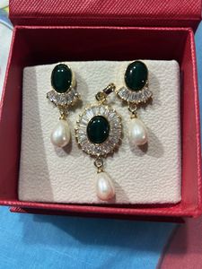 Elegant Emerald & Pearl Jewelry Set
