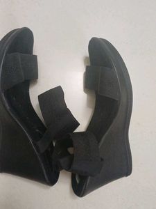 Catwalk 41 size black sandal