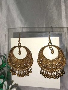 set of 2 Vintage Dangle Earrings