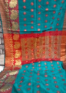 A Beautiful Banarasi Saree And Light Weight
