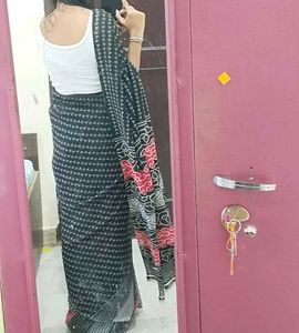 Stylish Geometric Print Saree