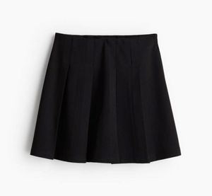 H&M Classic Black Pleated Skirt