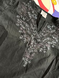 Pretty Handwork Design Top 🖤
