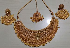 Golden Shimmering Graceful Women Jewellery Set😍