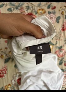 H&amp;M White V-Neck T-Shirt