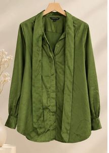 Chic Green Satin Pussy-Bow Blouse