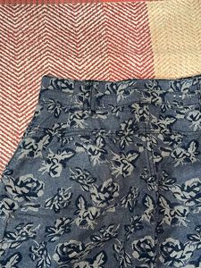 Buttoned Up knee lenght skirt