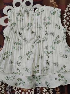 Cute floral print top