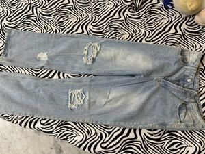 Sale 🚨 Straight Fit Distressed Denim