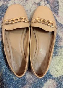 Stylish Nude Loafers with Gold Chain