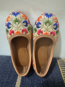 Embroidered Jutti Flats