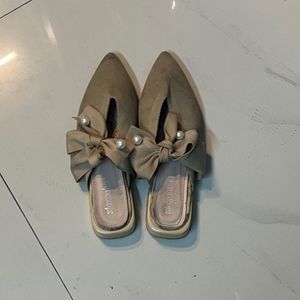 SALE Chic Bow & Pearl Mule Flats and heels
