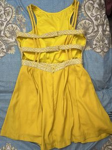 Short yellow padded dress