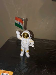 Astronaut Showpiece with Flag