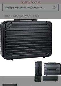 Makeup Bag ( Hard vanity .) non brokeable