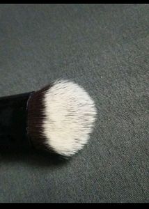 Cuffs N Lashes Foundation Brush F013