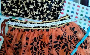 lehenga choli m embroidery work hai aur velvet ka