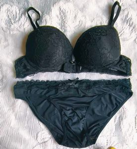 Lace Bra and Panty Set