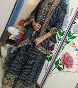 Elegant Striped Kurta Set with Embroidery