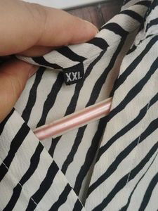 Chic Black &amp; White Striped Tunic