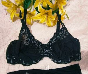 Lace Detail Bra With Beautiful Penty