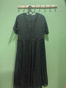 Elegant Pleated Midi Dress