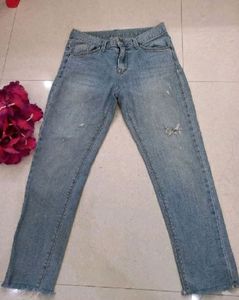 👌 DISTRESSED SKINNY JEANS