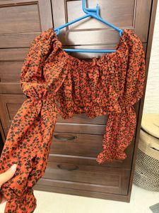 crop top with puffed sleeves