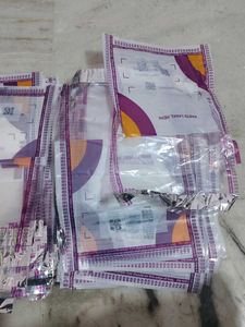 Lot of 100 shipping bags