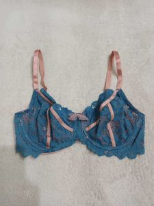 hunkemoller lace bra..32E