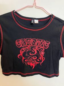 H&amp;M Black Cropped Graphic T-Shirt