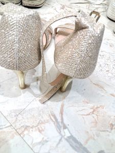 Sale On: Shimmery Party Wear Heels