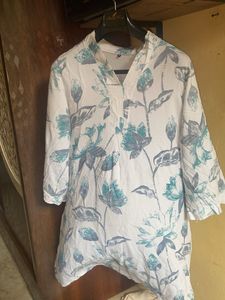 Print Kurta and white rayon pant pan