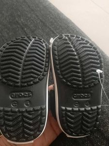New black unisex bayaband Crocs for babies