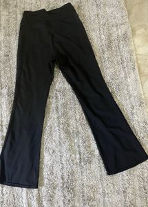 Black Flare Leggings with Pockets – High-Waist Str