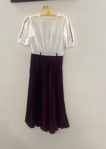 Chic Pleated Midi Dress with belt