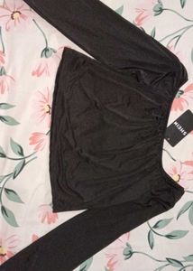Black Long Sleeve Cropped Top