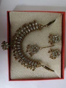 Antique Gold Jewellery Set With Maang Tikka