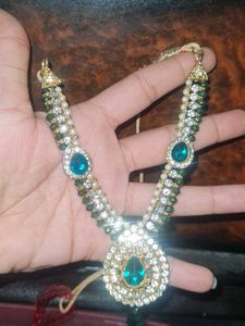 Elegant Emerald &amp; Crystal Dangle Earrings
