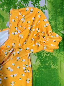 Sunmer Floral Crop Top