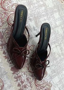 Chic Burgundy Patent Bow Heels